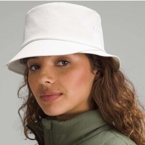 Lululemon Athletica Wide Brim bucket hat